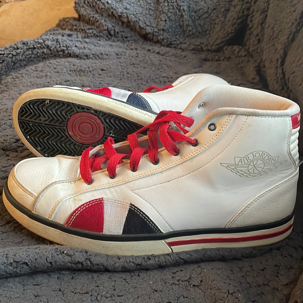 Mens Retro Air Jordan high tops size 11